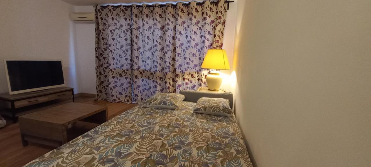 Loft Climatise "La Pinede", 50 M2, Tres Calme, 5 Mn A Pied Des Plages, Lit King Size ลาแซน-ซูร์-แมร์ ภายนอก รูปภาพ